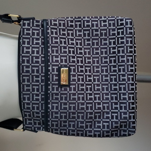 Tommy Hilfiger Garden Classic II Mono Canvas Crossbody Adjustable Strap Bag - Picture 3 of 11